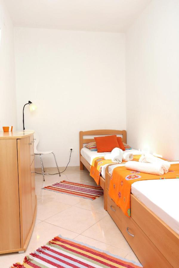 Apartments By The Sea Seget Vranjica, Trogir - 10328 外观 照片