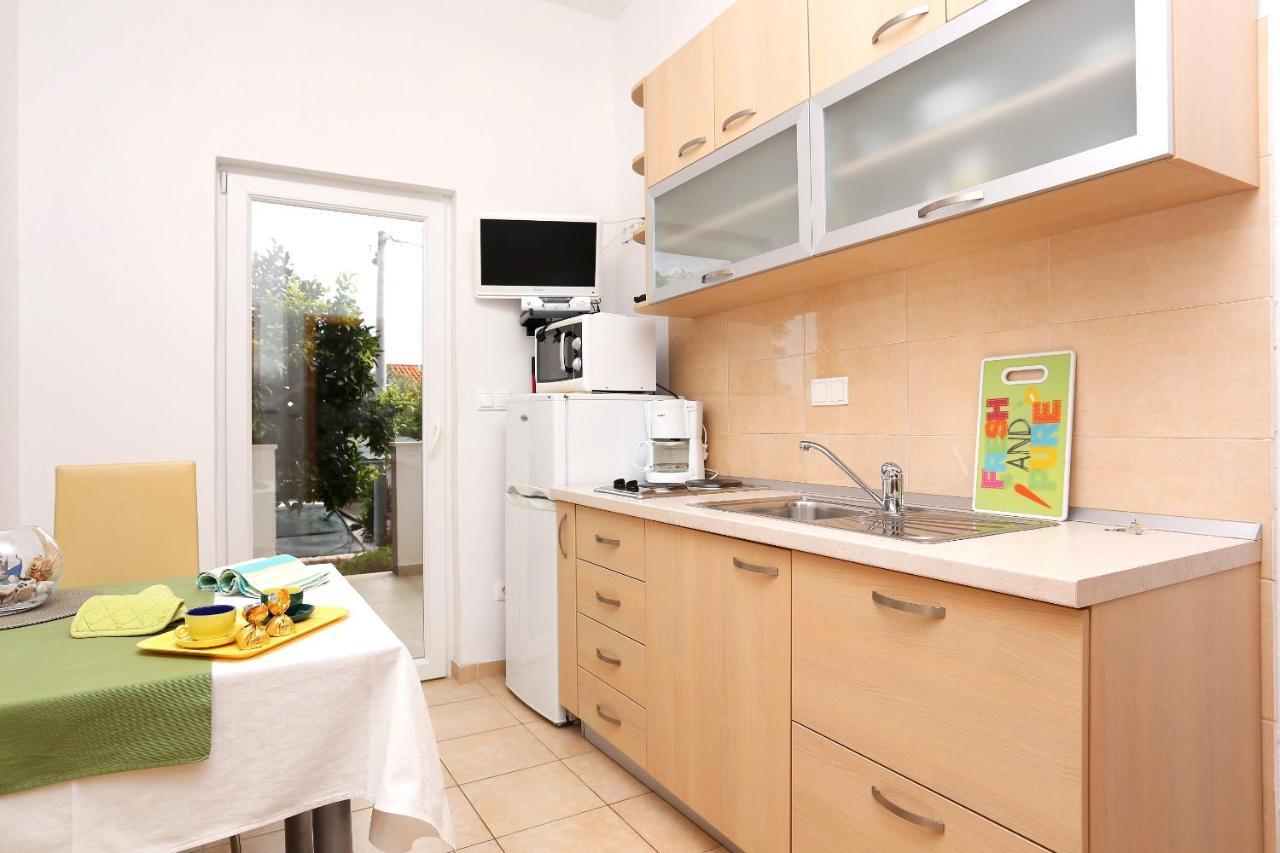 Apartments By The Sea Seget Vranjica, Trogir - 10328 外观 照片